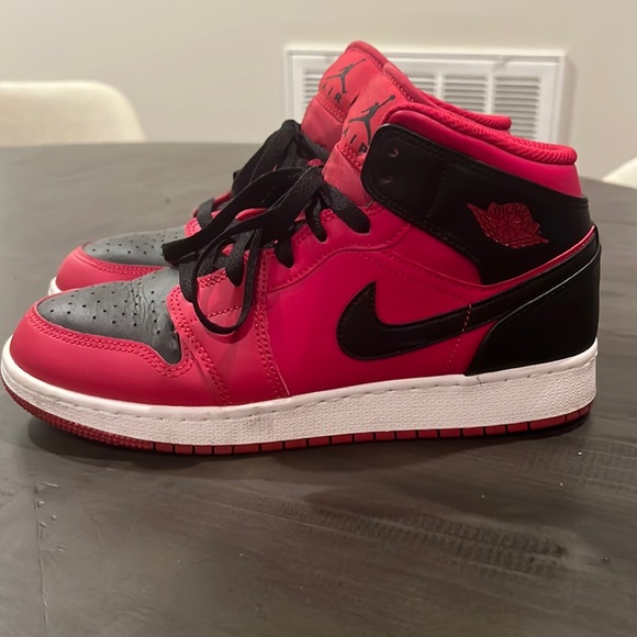 hot pink retro 1